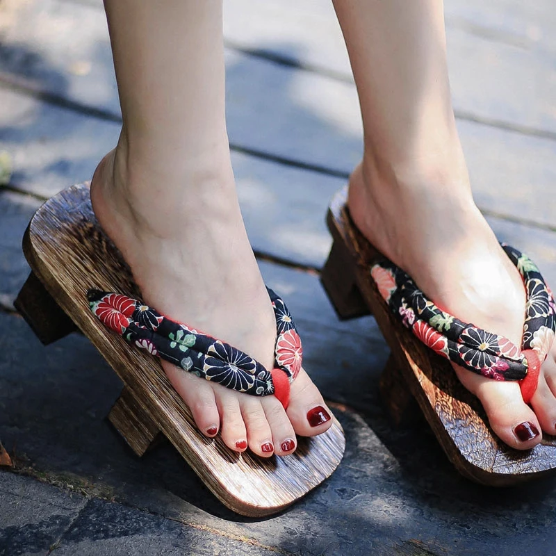 Sapatos de Cosplay Femininos S - Geta Wooden Sandal avaliação e preço